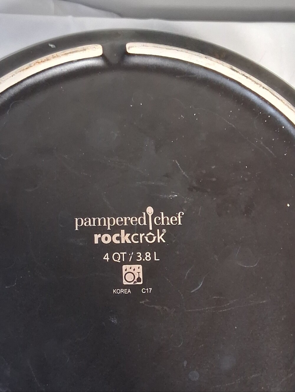 Pampered Chef 4qt. Rockcrock Black Dutch Oven with Matching Glass Lid 7.5 Lbs. - Picture 8 of 10